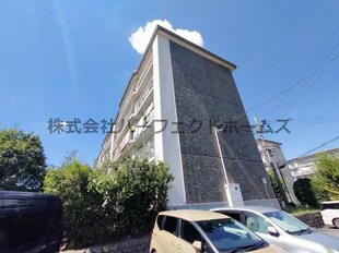 藤阪ハイツC棟の物件外観写真